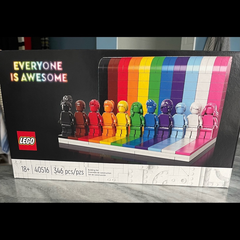 Lego Everyone is Awesome Set